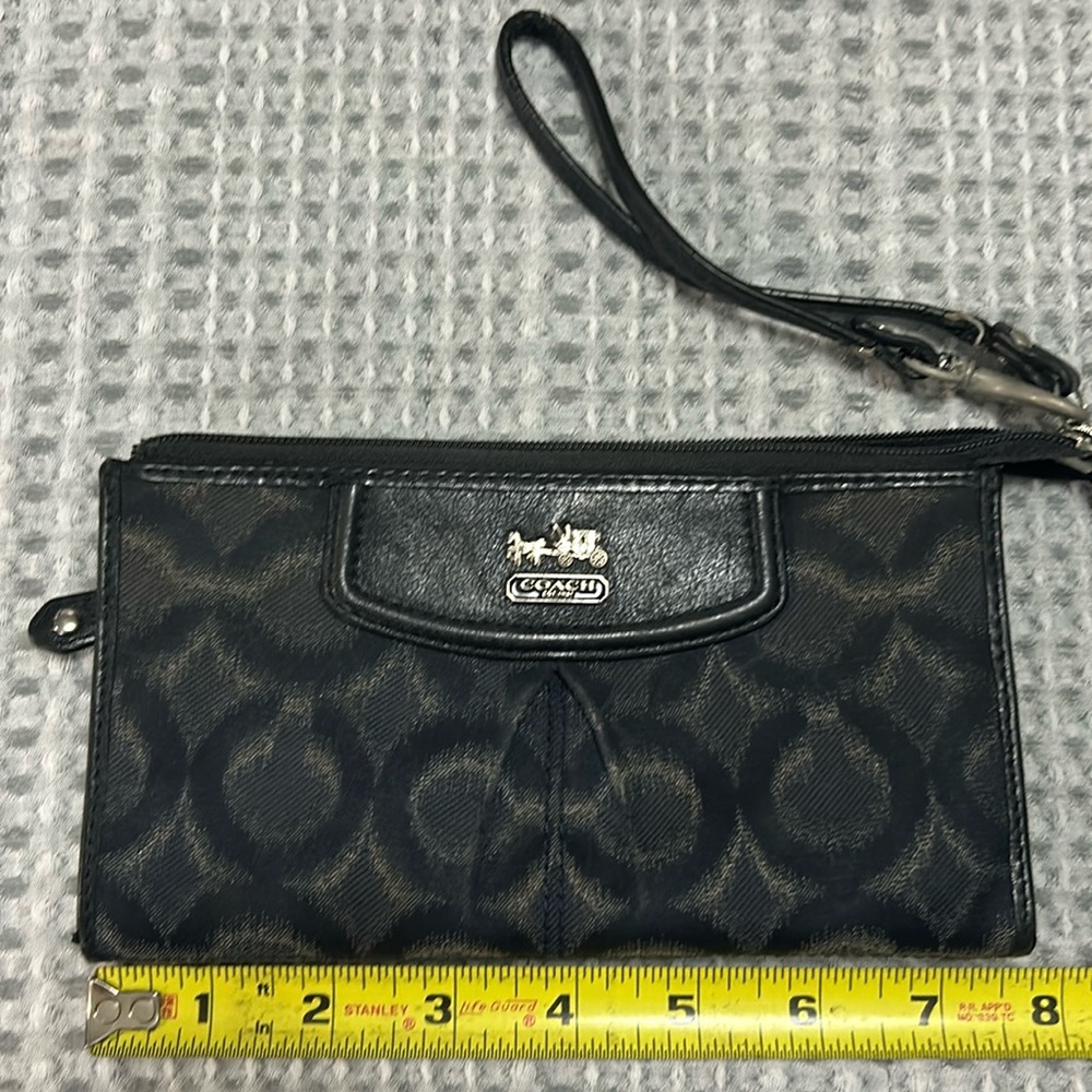 Coach wristlet wallet